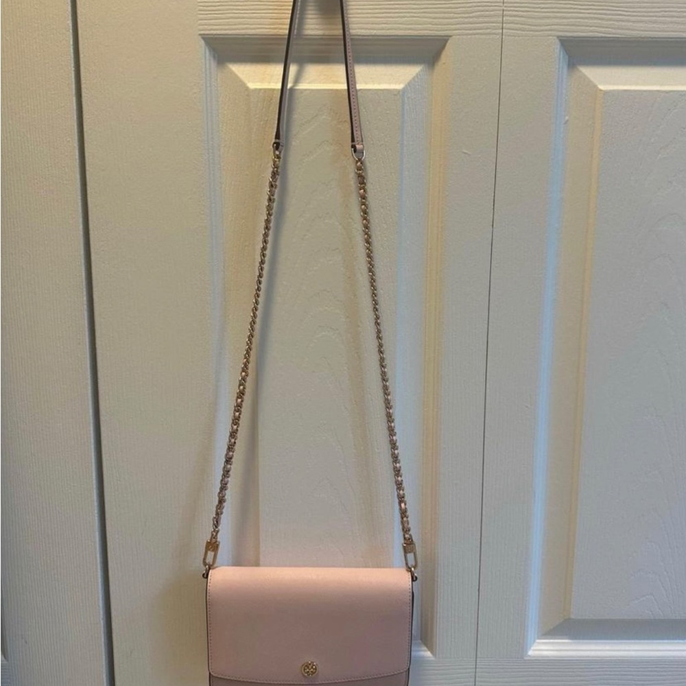Tory Burch Robinson chain cross body. Light pink
